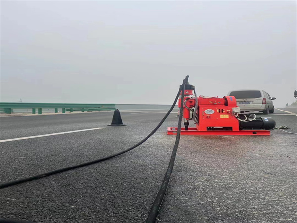 文罗镇马路路基路面开裂下沉注浆加固灌浆