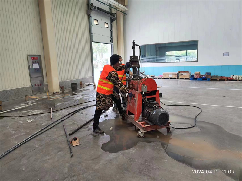 文罗镇厂房地面下沉塌陷注浆加固施工